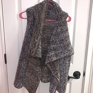 Never worn, fluffy draped vest M/L